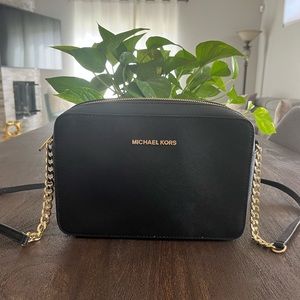 Michael Kors Jet Set Saffiano Leather Crossbody Gold Hardware/adjustable strap